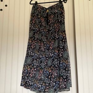 Beautiful flowy maxi skirt. Size Large. Relaxed waist is 32” 40” length
